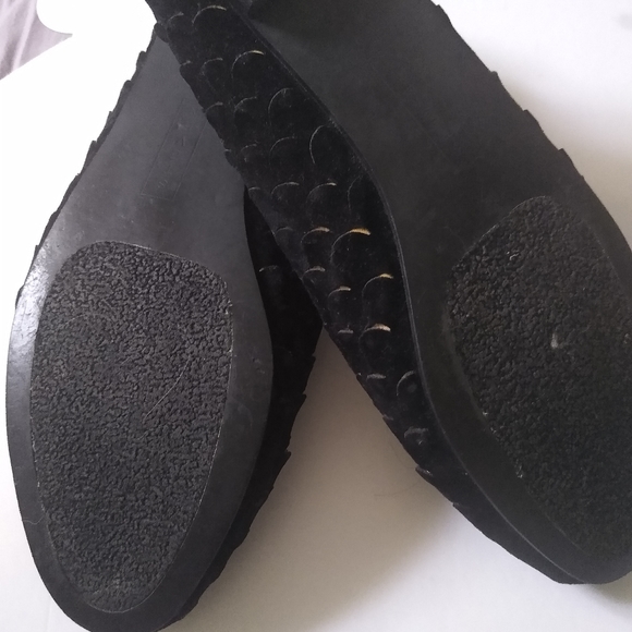 Steven by Steve Madden black and gold flats - Picture 3 of 3